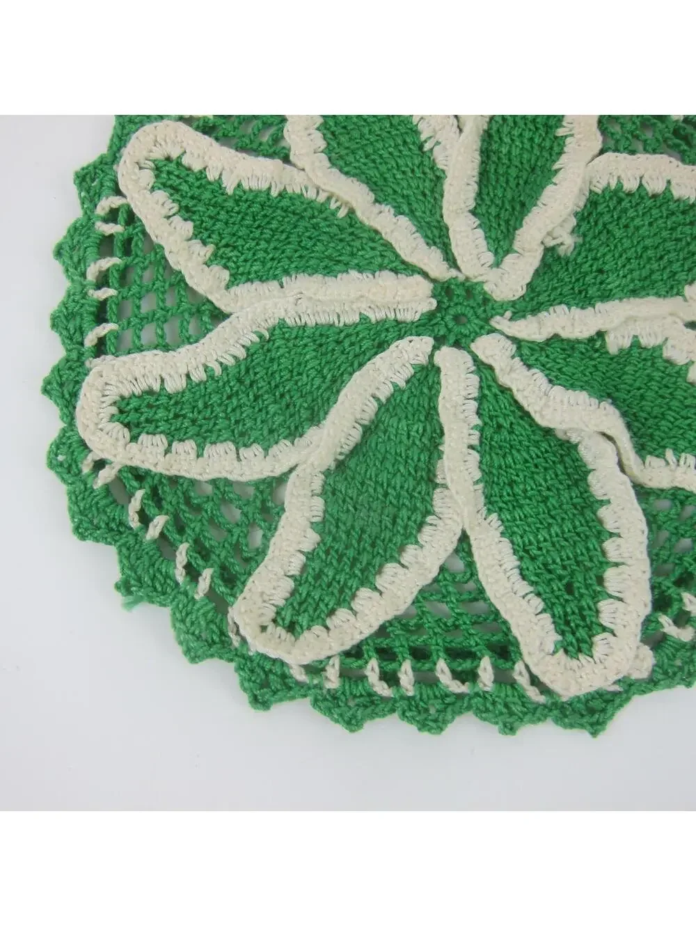 Vintage Hot Plate Doily Green & Cream Flower 7.5